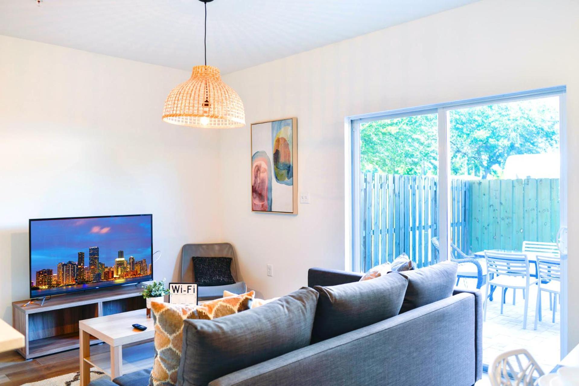 Entire House With Free Parking At North Miami! Apartamento *